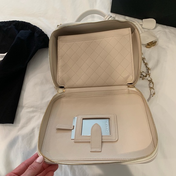 SOLD‼️ Chanel Filigree Case Large White with gold - Picture 7 of 8